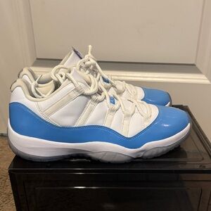 Authentic Jordan 11 Low UNC blue and White Sneakers
